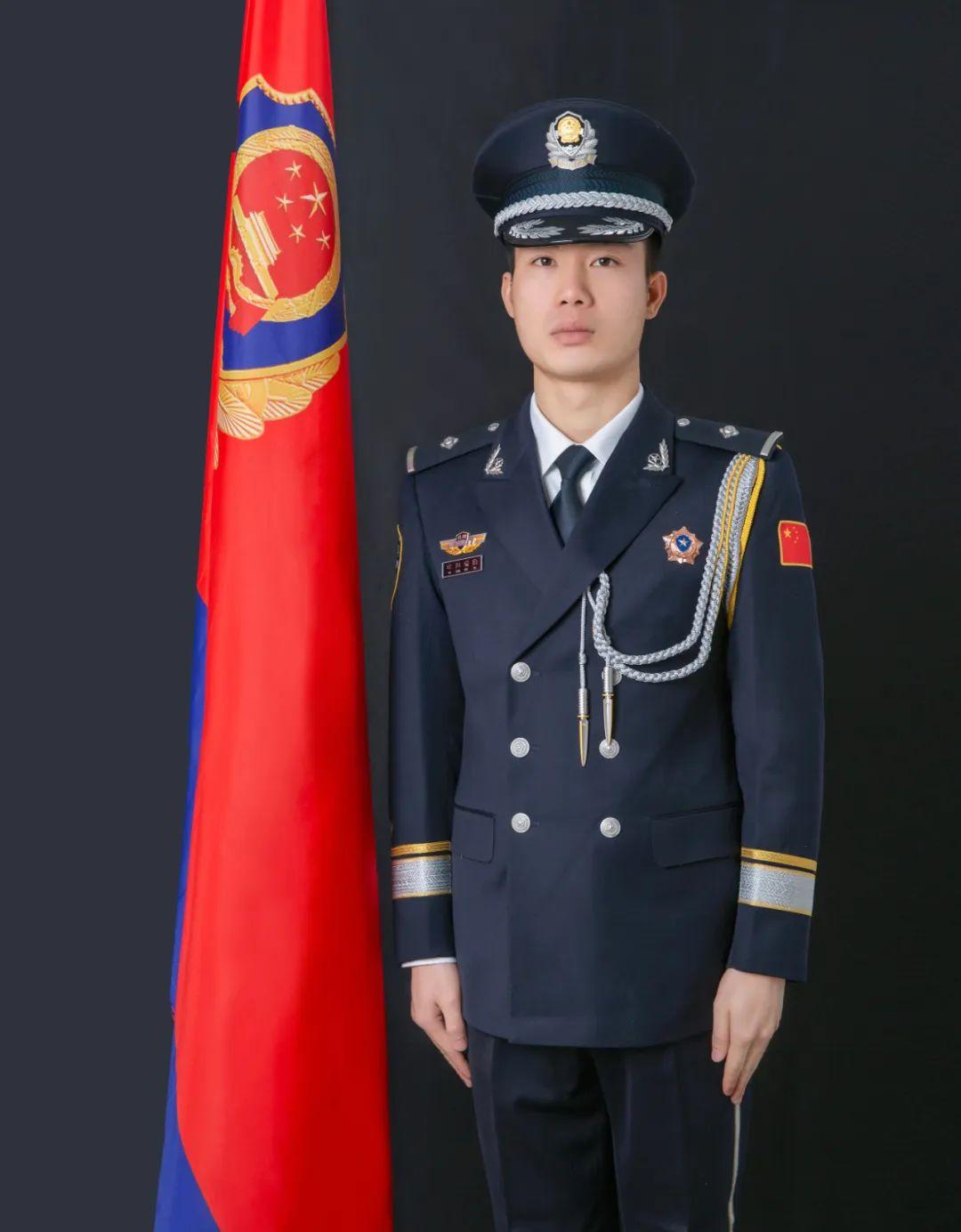 最新警礼服，警察威严与荣誉的象征展现