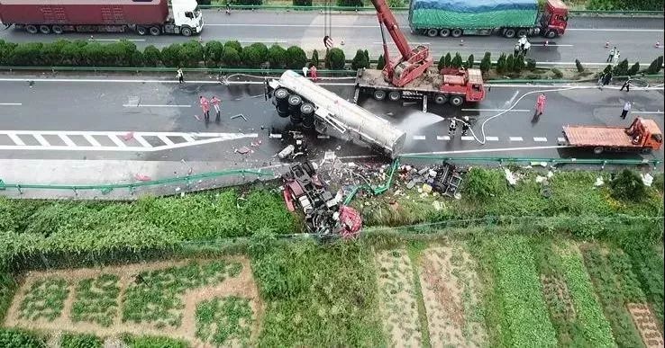 河南登封车祸现场最新报道